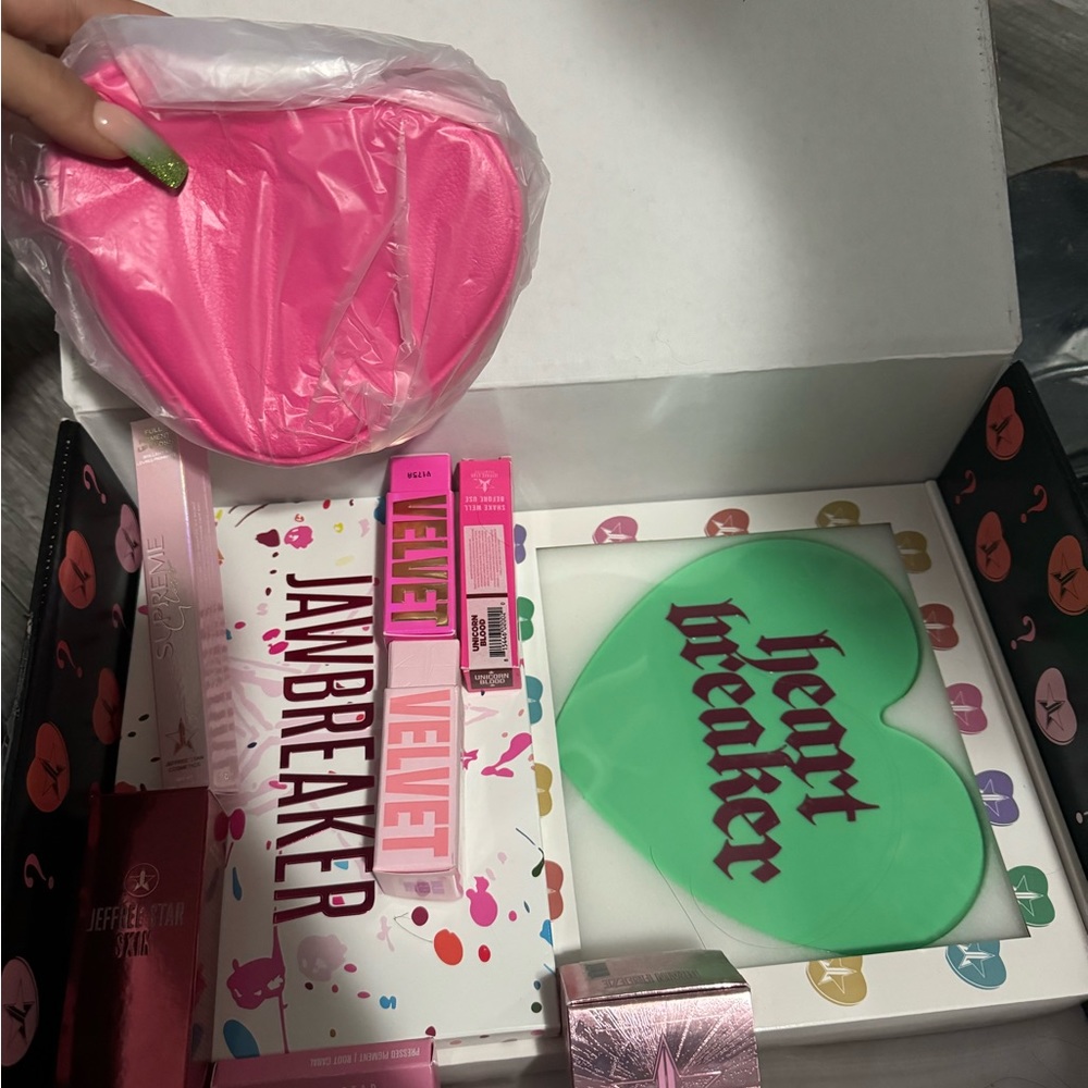 Jeffree Star Valentine mystery box